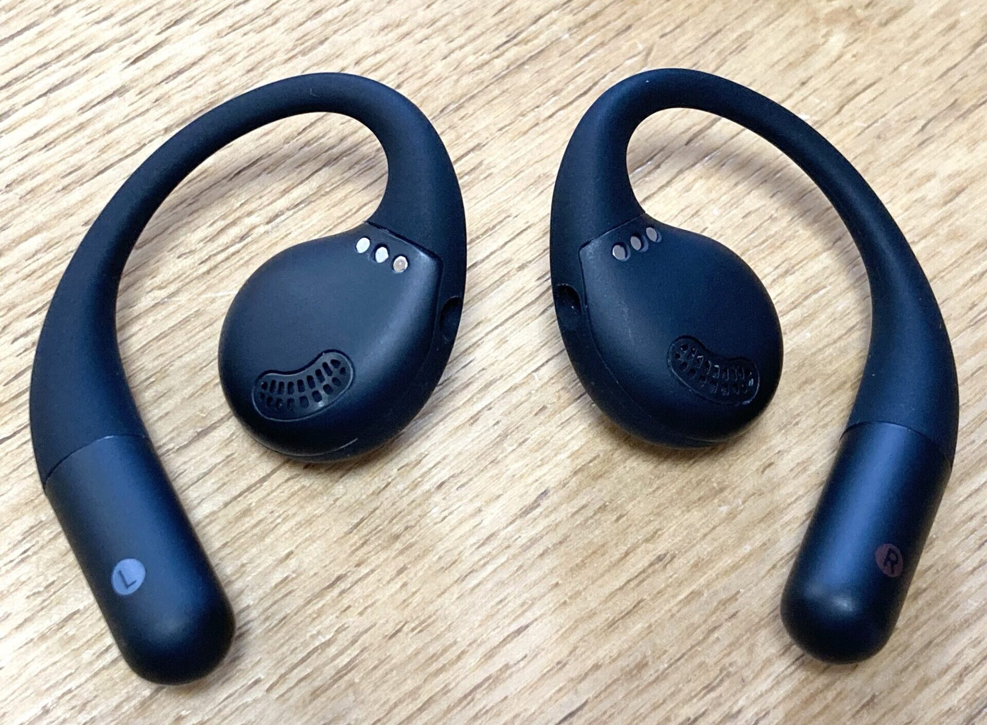 eMeet AirFloの裏側の写真。