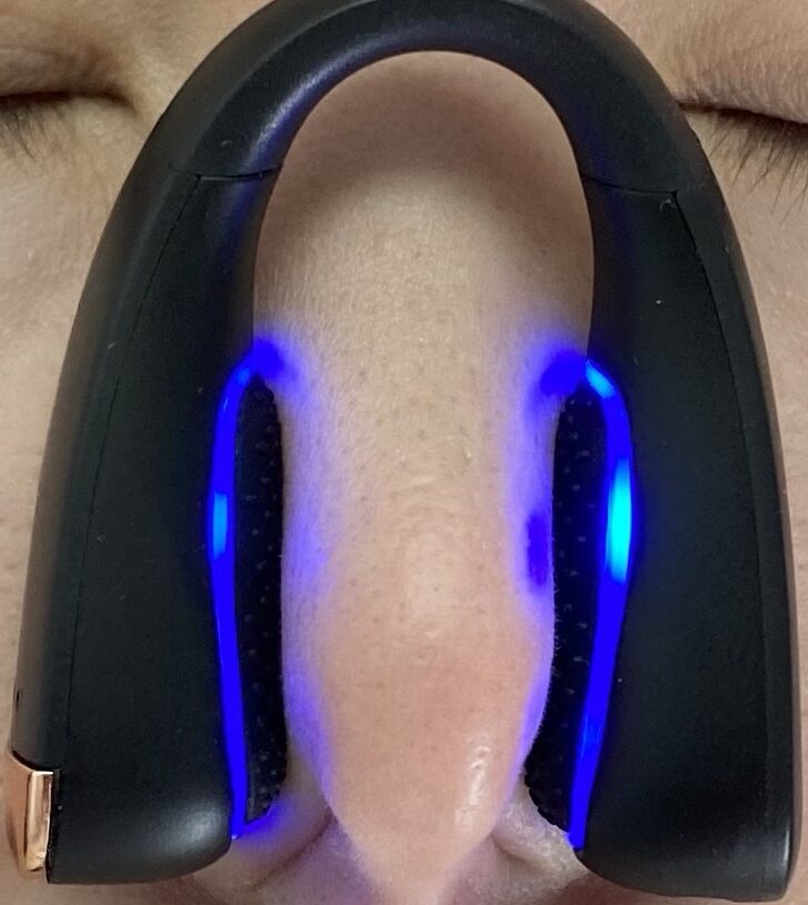 NIPLUX QNoseを鼻に装着した様子