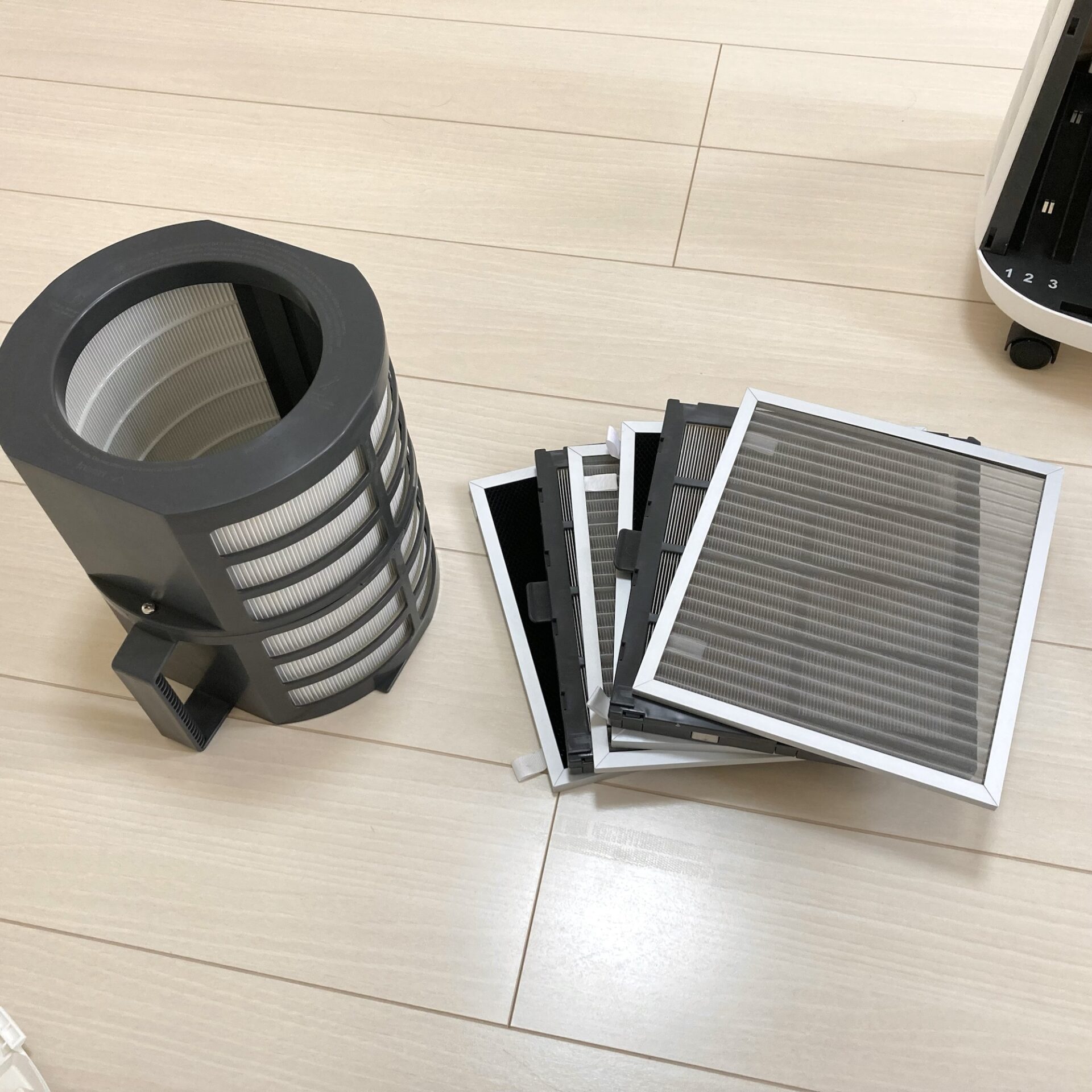 本体からすべてのフィルターを取り外した様子の写真